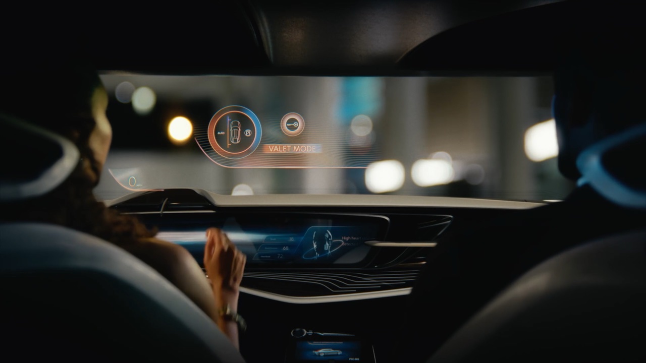 Restrained circular HUD icon on the windshield